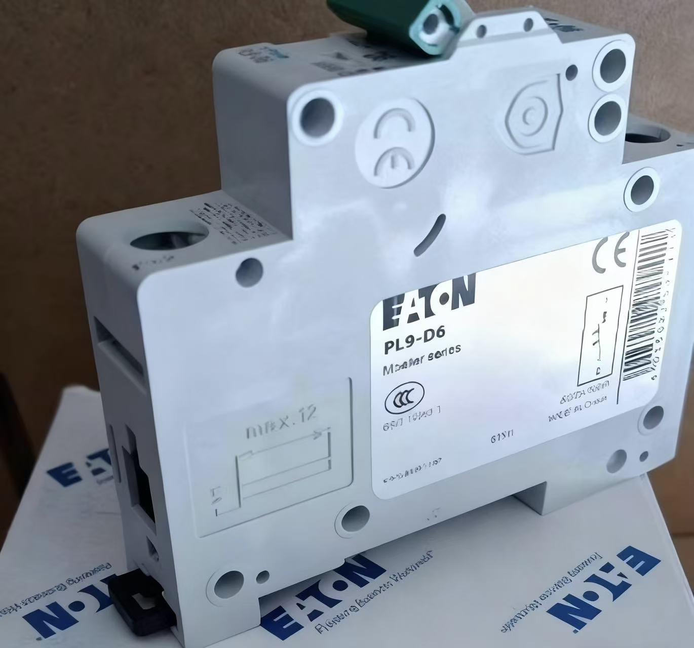 EATON伊頓  FAZ 電纜輸入電纜輸出FAZ-D32/4 型